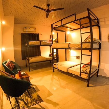 Funky Backpackers Hotel Udaipur Bagian luar foto