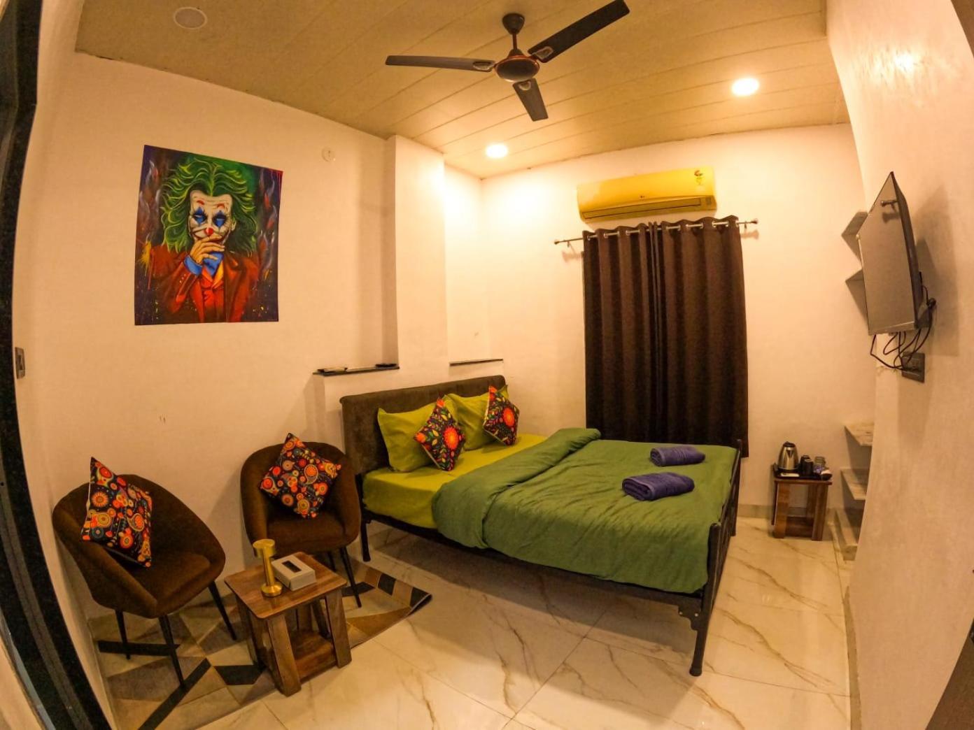Funky Backpackers Hotel Udaipur Bagian luar foto