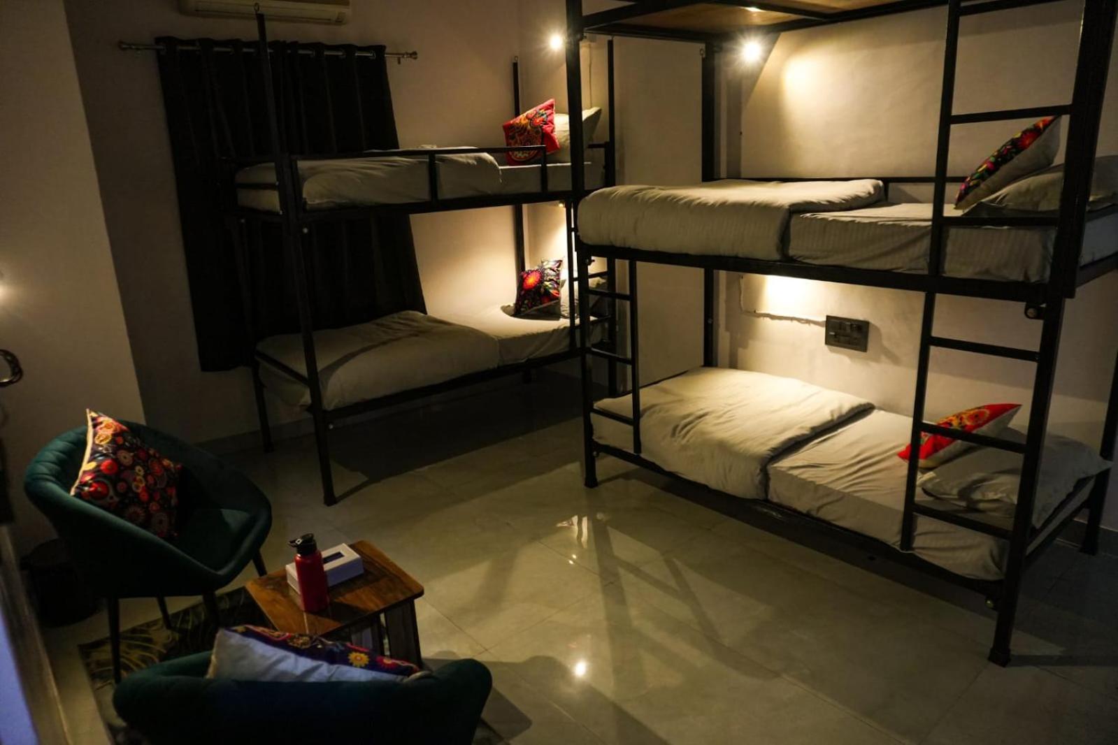 Funky Backpackers Hotel Udaipur Bagian luar foto