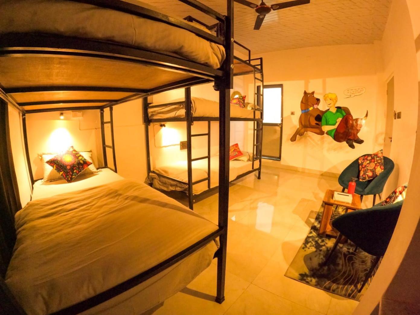 Funky Backpackers Hotel Udaipur Bagian luar foto